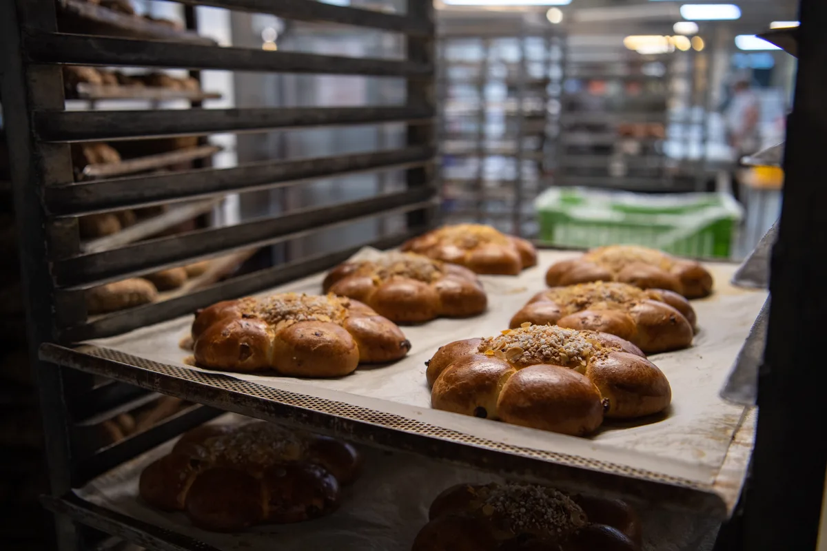 Dreikönigskuchen-Reportage in der Backstube der Bäckerei Vuaillat in Uster.
